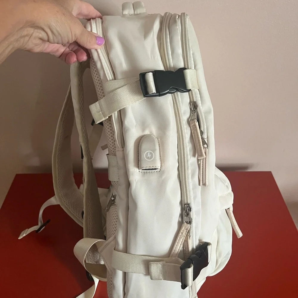 Elegant offwhite Travel carry on Backpack.So many compartments, zippers allwork🌸
